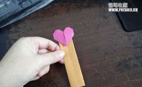 怎么用纸折心形书签